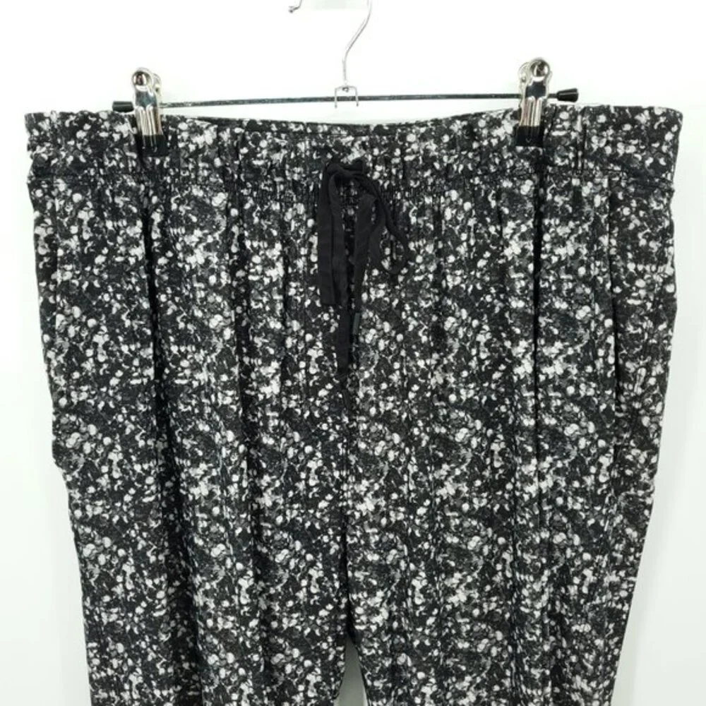Lululemon Jet Crop XL/XXL Shimmy Shimmer Black White